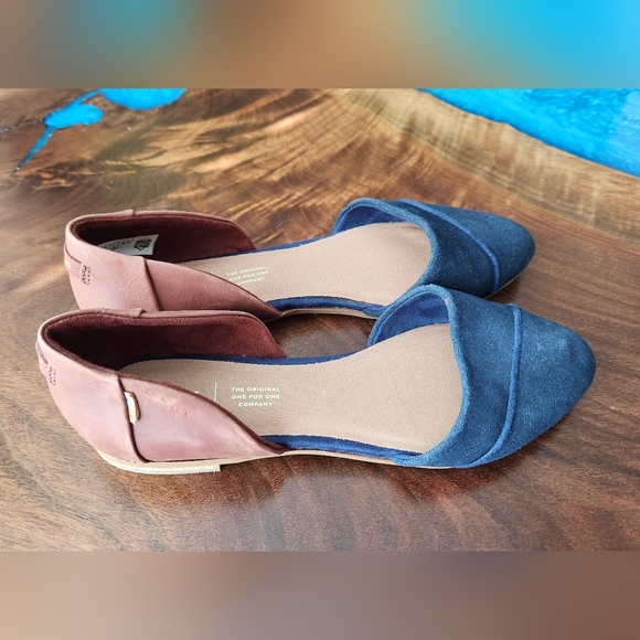 Toms Navy and Leather Flats | size 7.5 - Picture 5 of 6